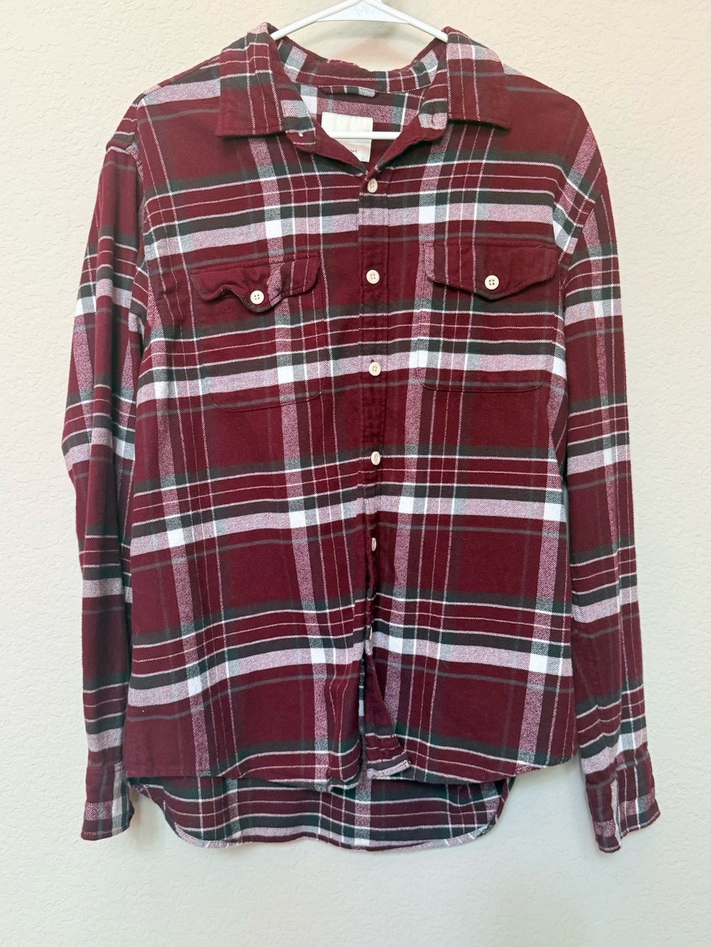 American Eagle Outfitters Men's Maroon Plaid Button-Down Shirt